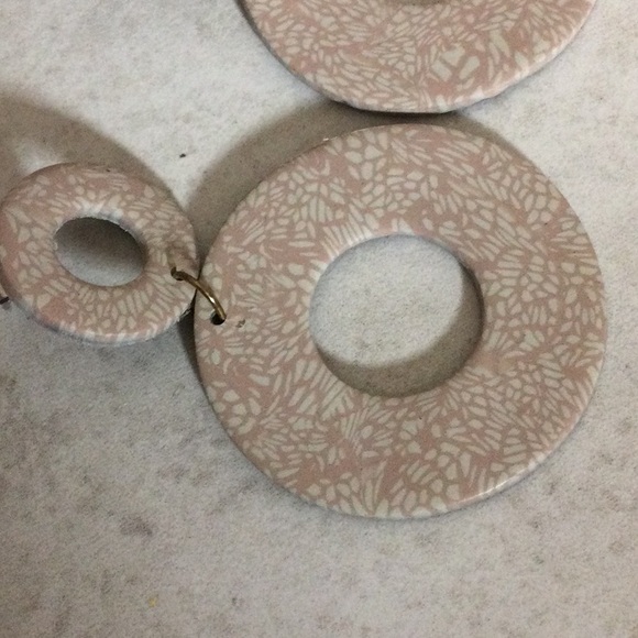 NWT tan print double circle 2.5” drop earrings - Picture 2 of 7